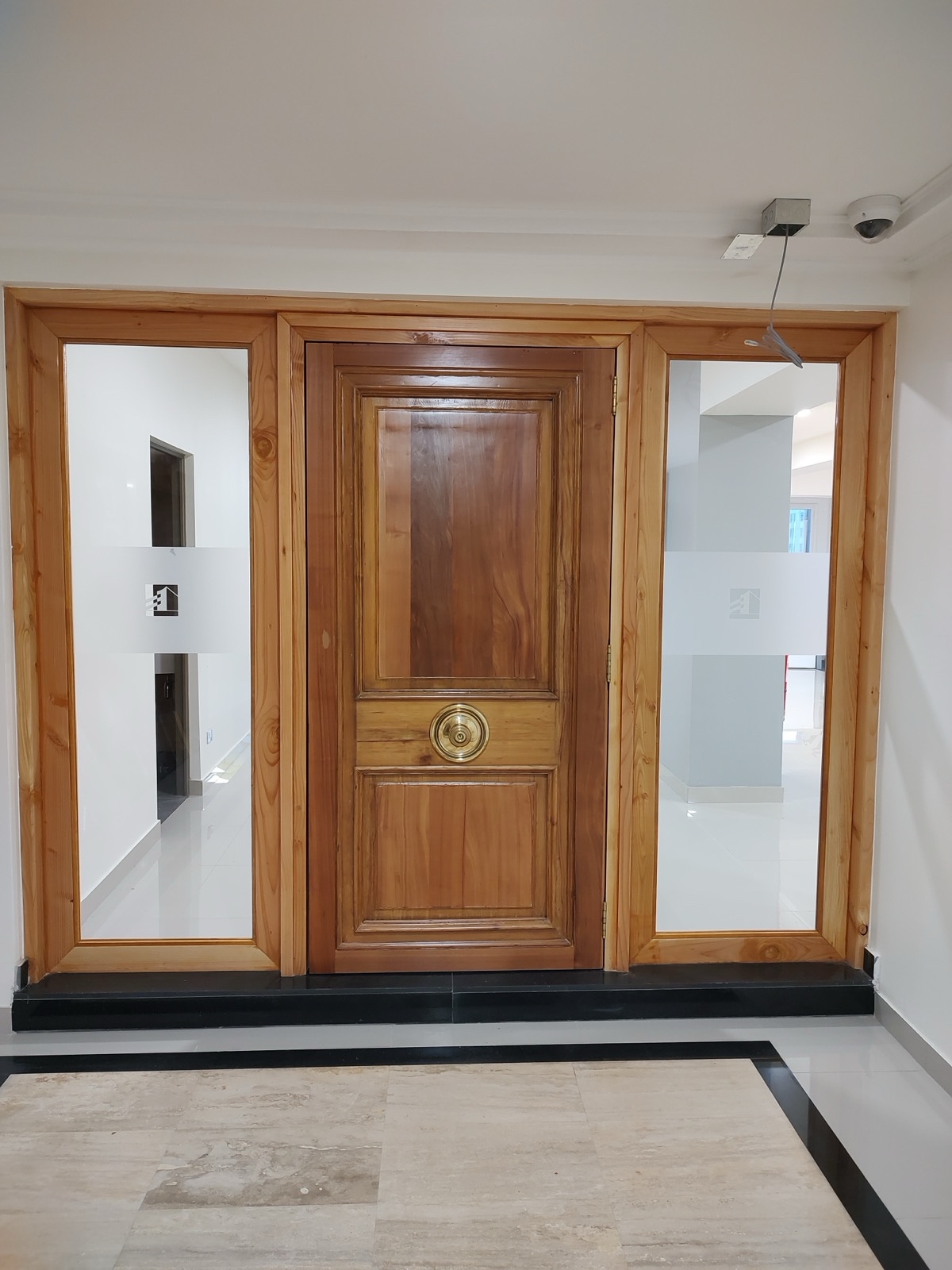 Restauración puerta de madera.