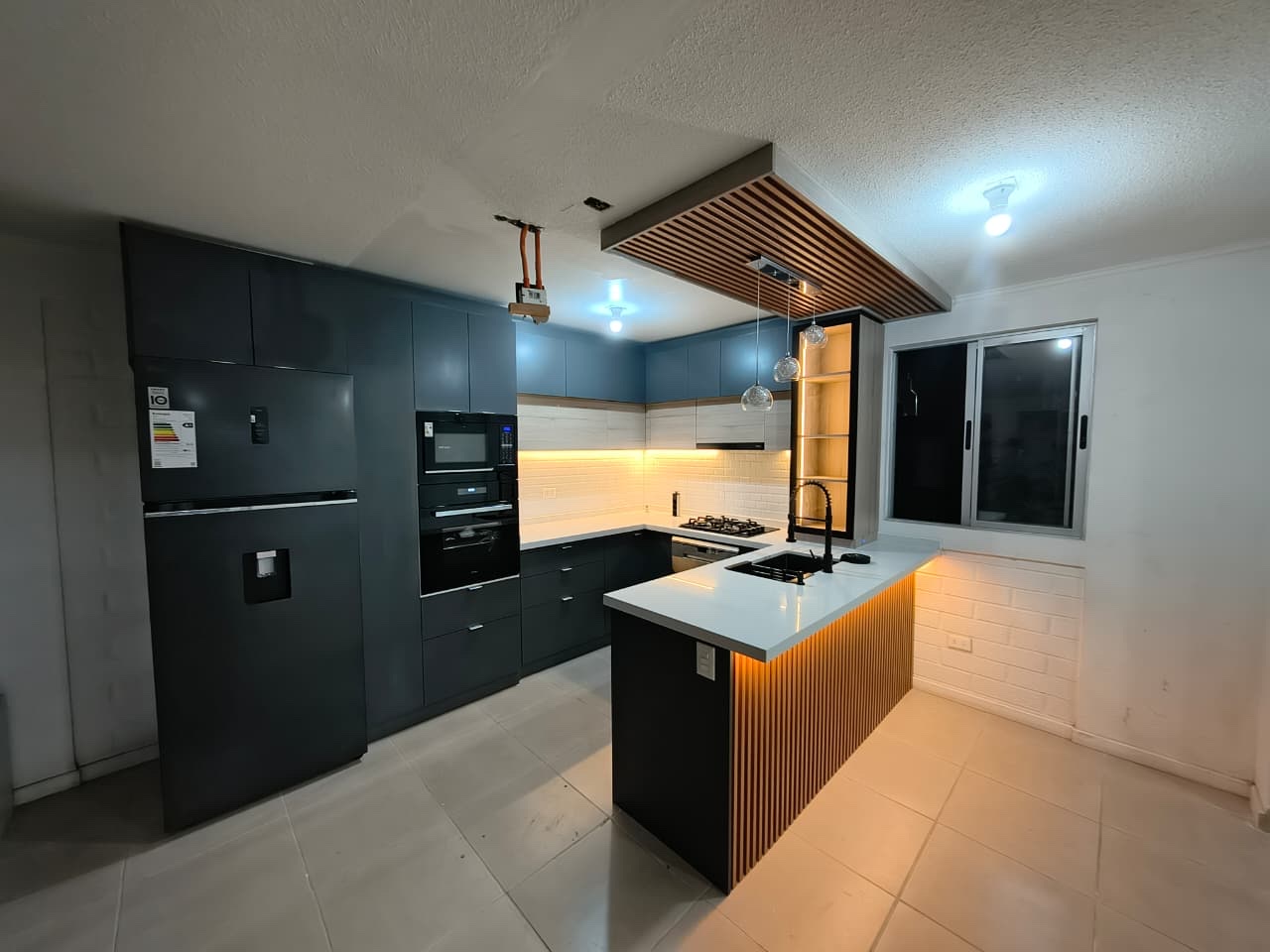 Cocina a medida instalada por Muebles Imperio